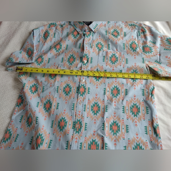 Men's fun and funky tribal/ southwest/ patterned 100% cotton button up T-shirt. - Picture 7 of 8